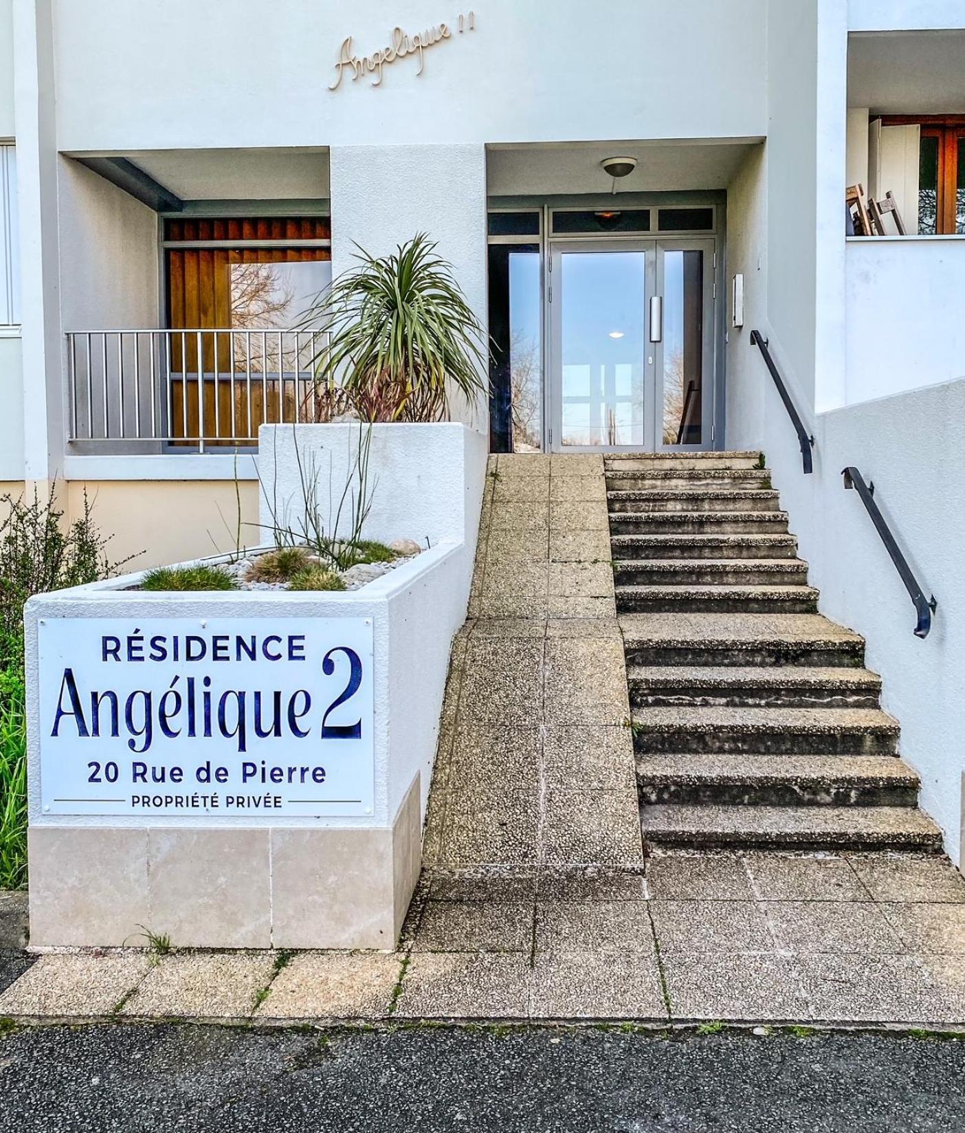 Ferienwohnung T3 Moderne Avec Balcon Terrasse Et Parking Gratuit Niort Exterior foto