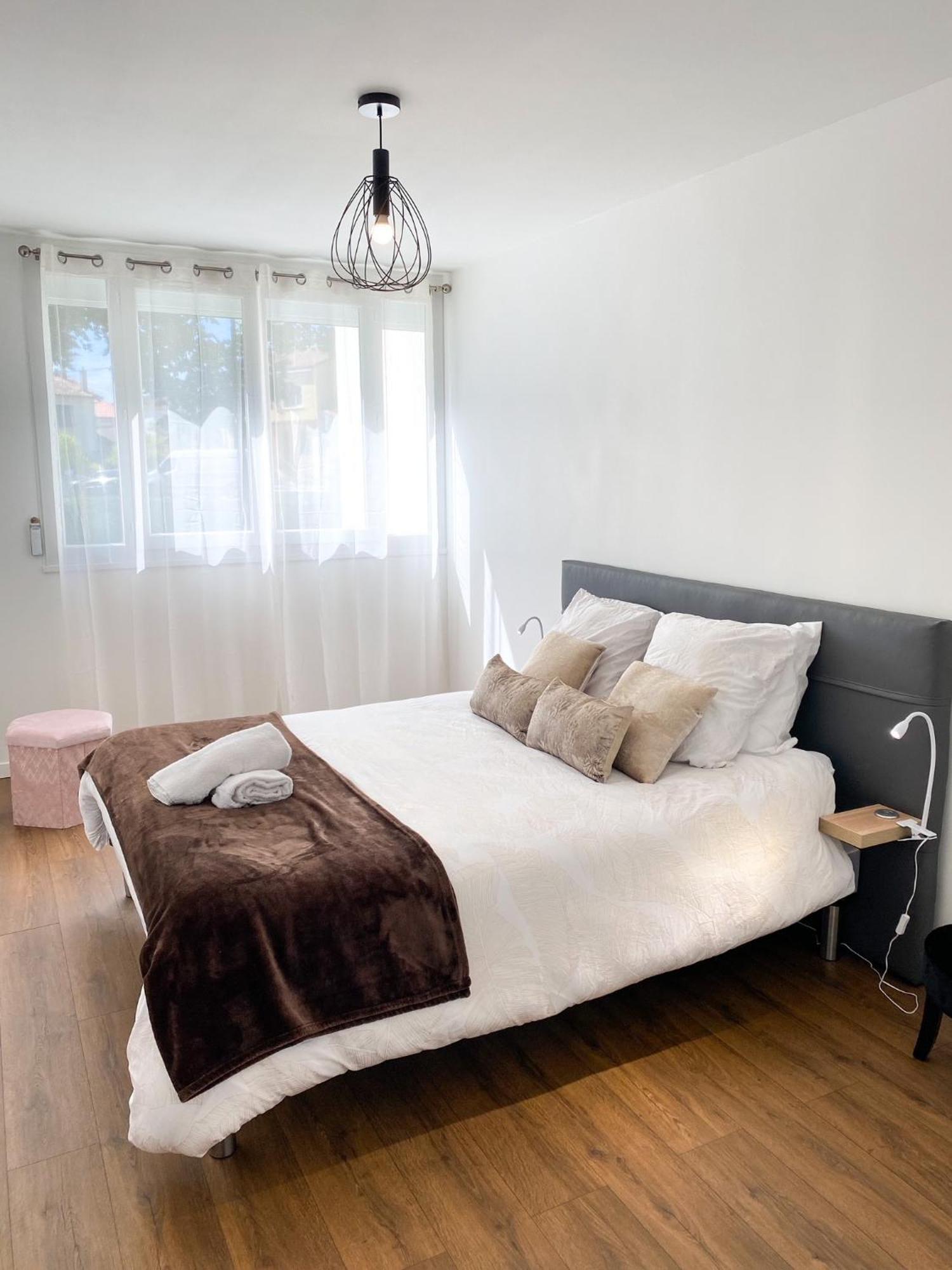 Ferienwohnung T3 Moderne Avec Balcon Terrasse Et Parking Gratuit Niort Exterior foto