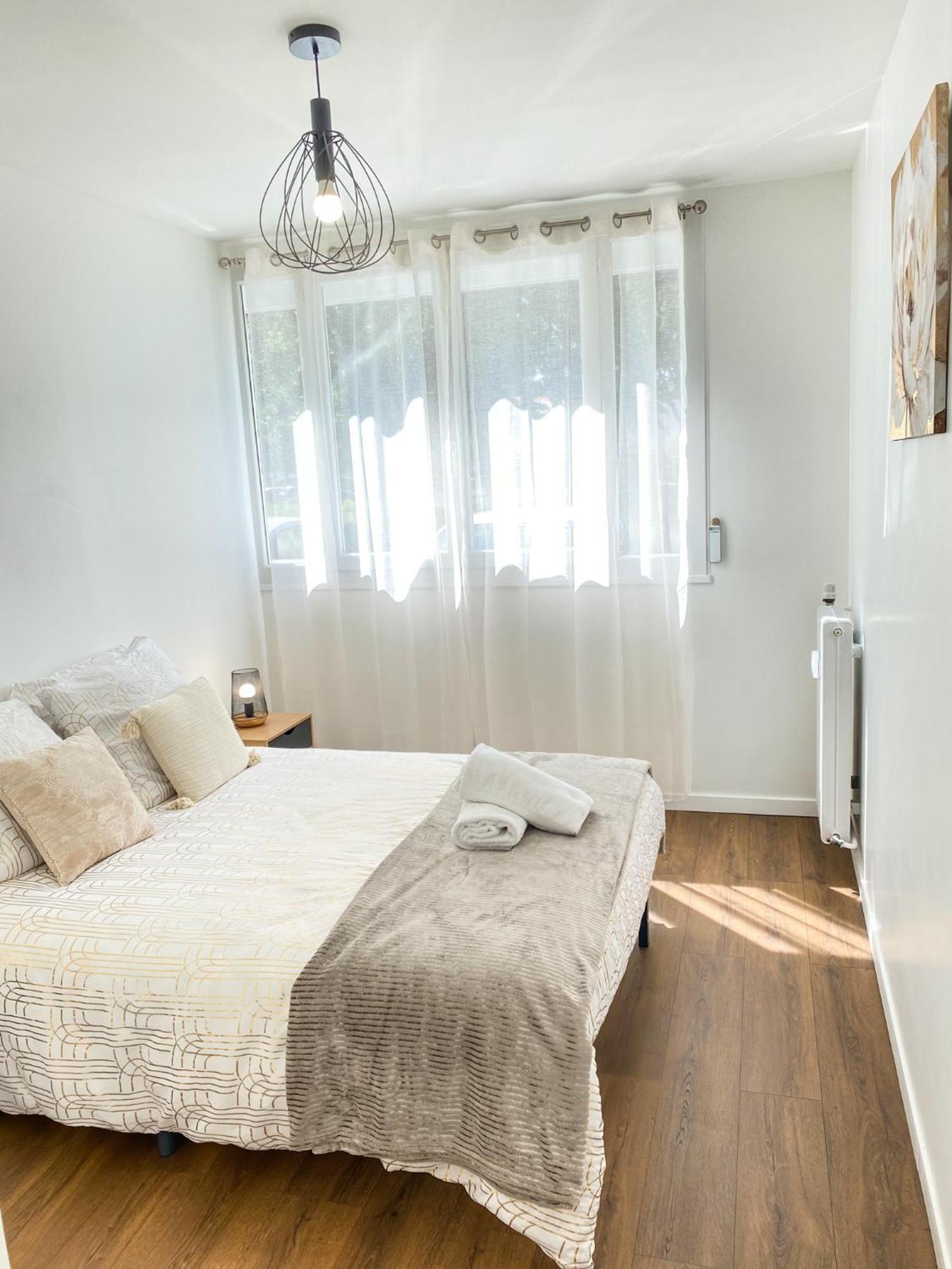 Ferienwohnung T3 Moderne Avec Balcon Terrasse Et Parking Gratuit Niort Exterior foto